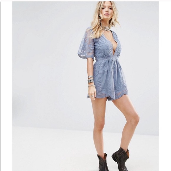 Plunging V neck purple floral lace romper SIZE L - Picture 5 of 7